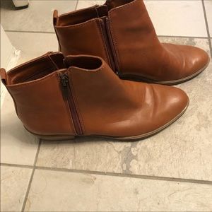 Chaps size 9 cognac ankle boot